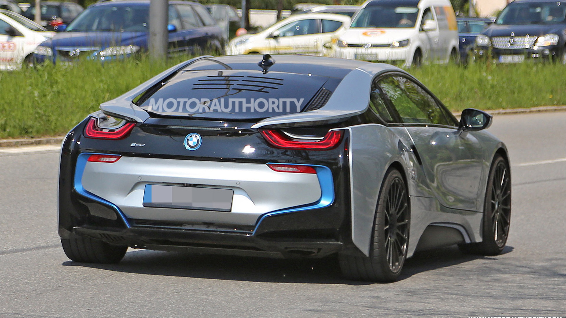 2019 BMW i8 facelift spy shots - Image via S. Baldauf/SB-Medien