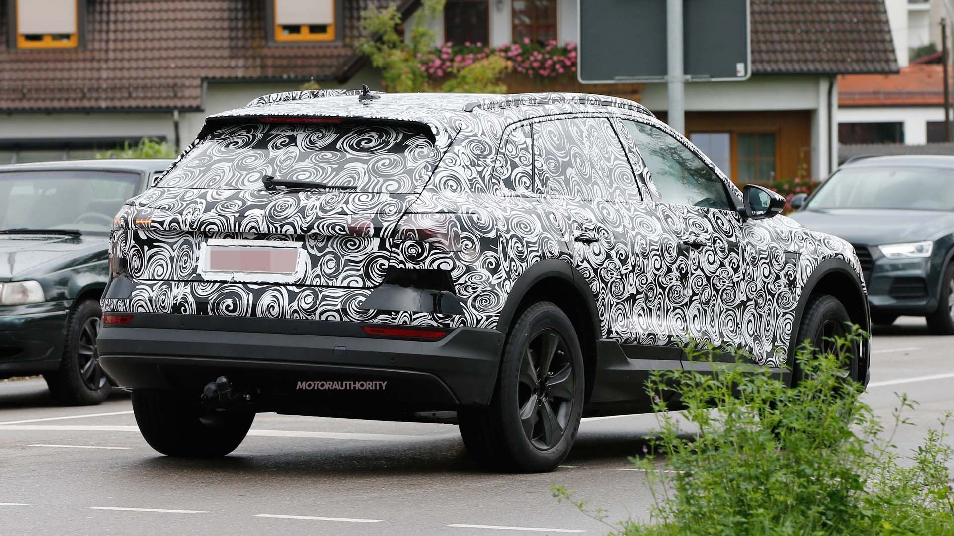 2019 Audi e-tron Quattro electric spy shots - Images via S. Baldauf/SB-Medien