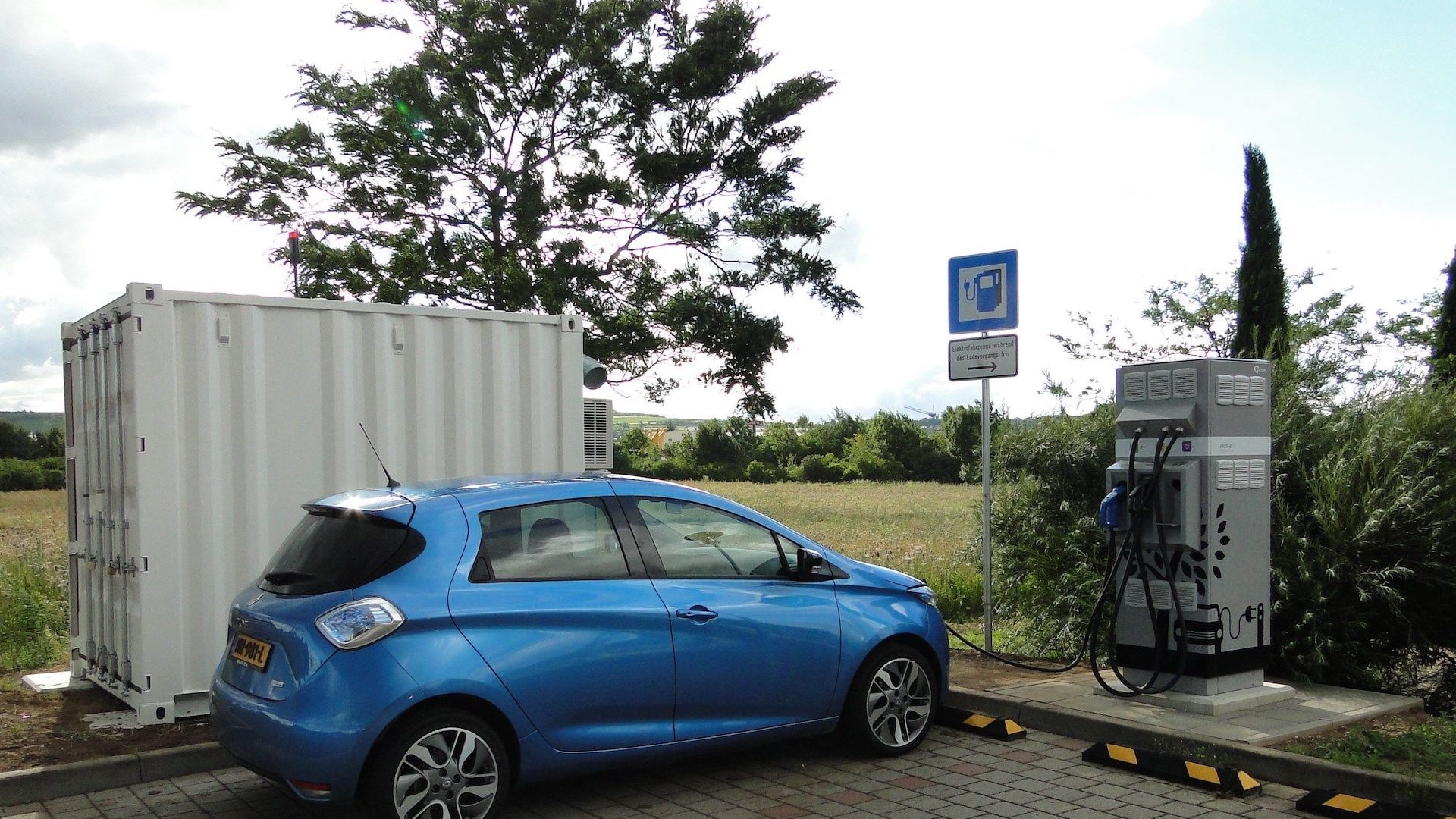 Renault Connected Energy charging station powered by second-life batteries