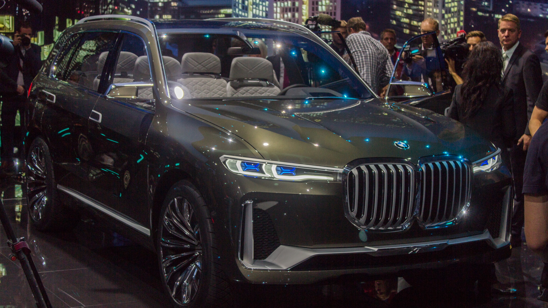 BMW X7 concept previews new full-size, 3-row SUV