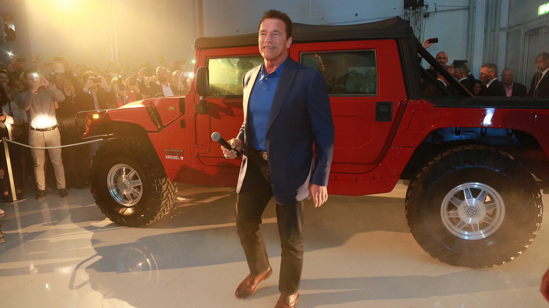 Arnold Schwarzenegger introduces the Kreisel Hummer H1 electric conversion