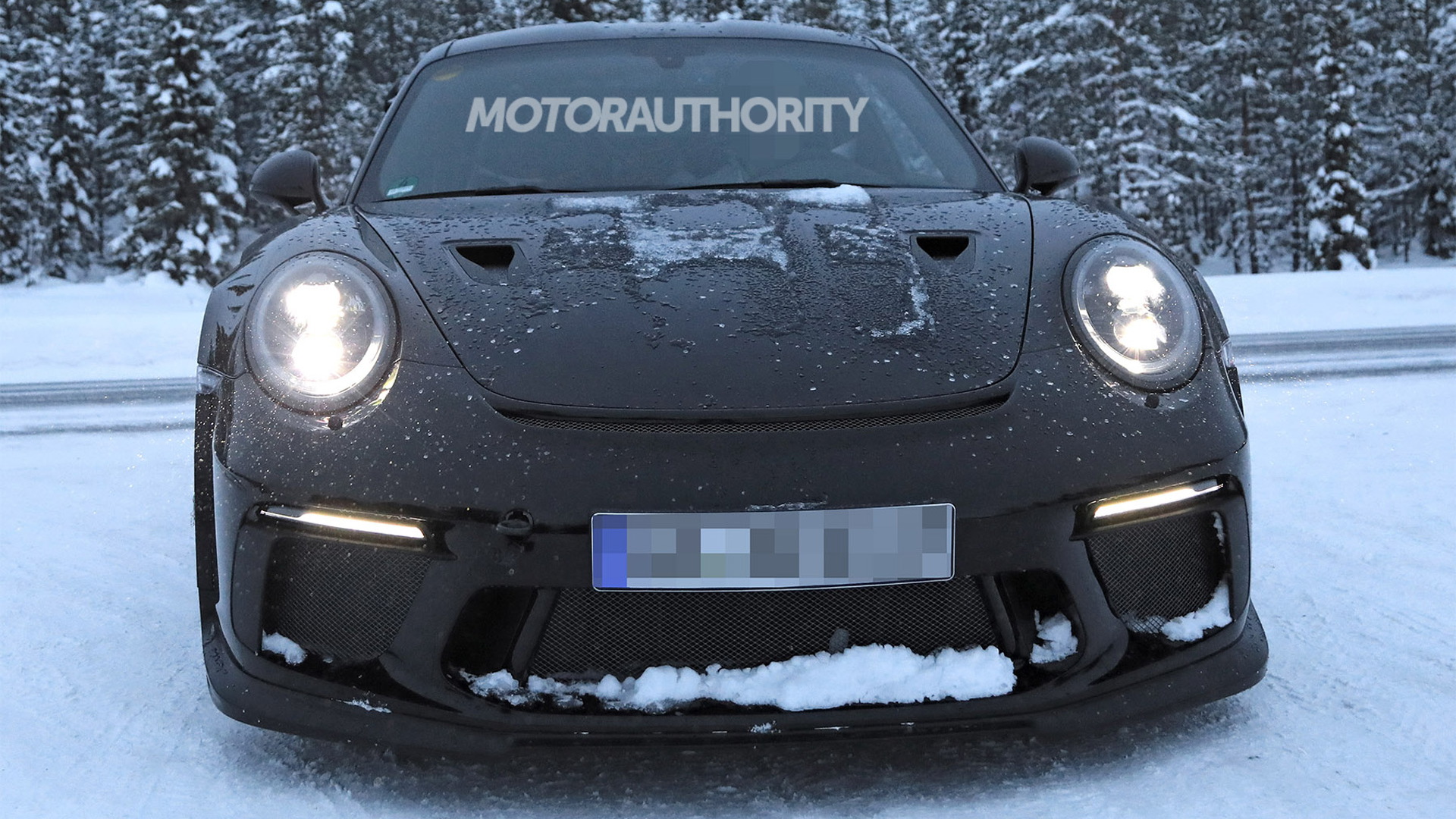 2018 Porsche 911 GT3 RS facelift spy shots - Image via S. Baldauf/SB-Medien