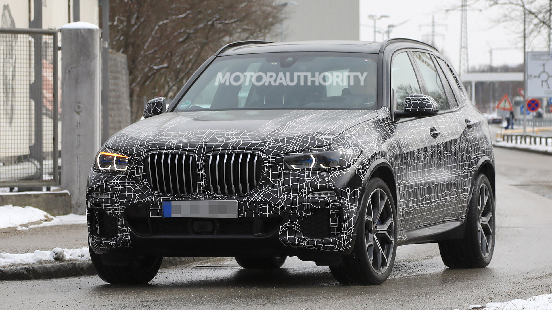 2019 BMW X5 spy shots - Image via S. Baldauf/SB-Medien