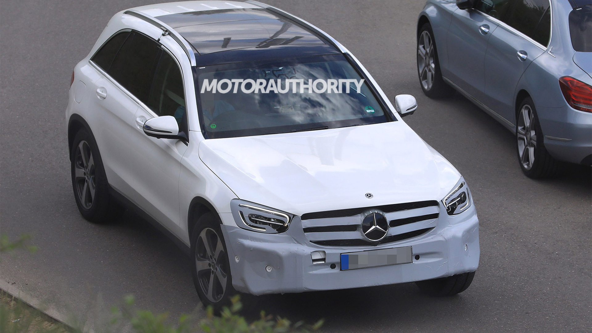 2020 Mercedes-Benz GLC facelift spy shots - Image via S. Baldauf/SB-Medien