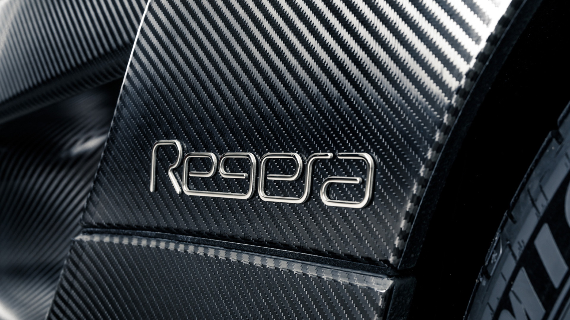 Koenigsegg Regera in bare carbon fiber - Image via Keno Zache Photography/Carage