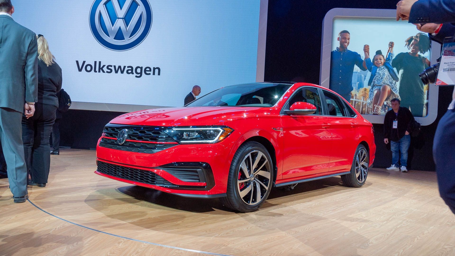 2019 Vw Jetta Gli Arrives With Gti And Golf R Hand Me Downs