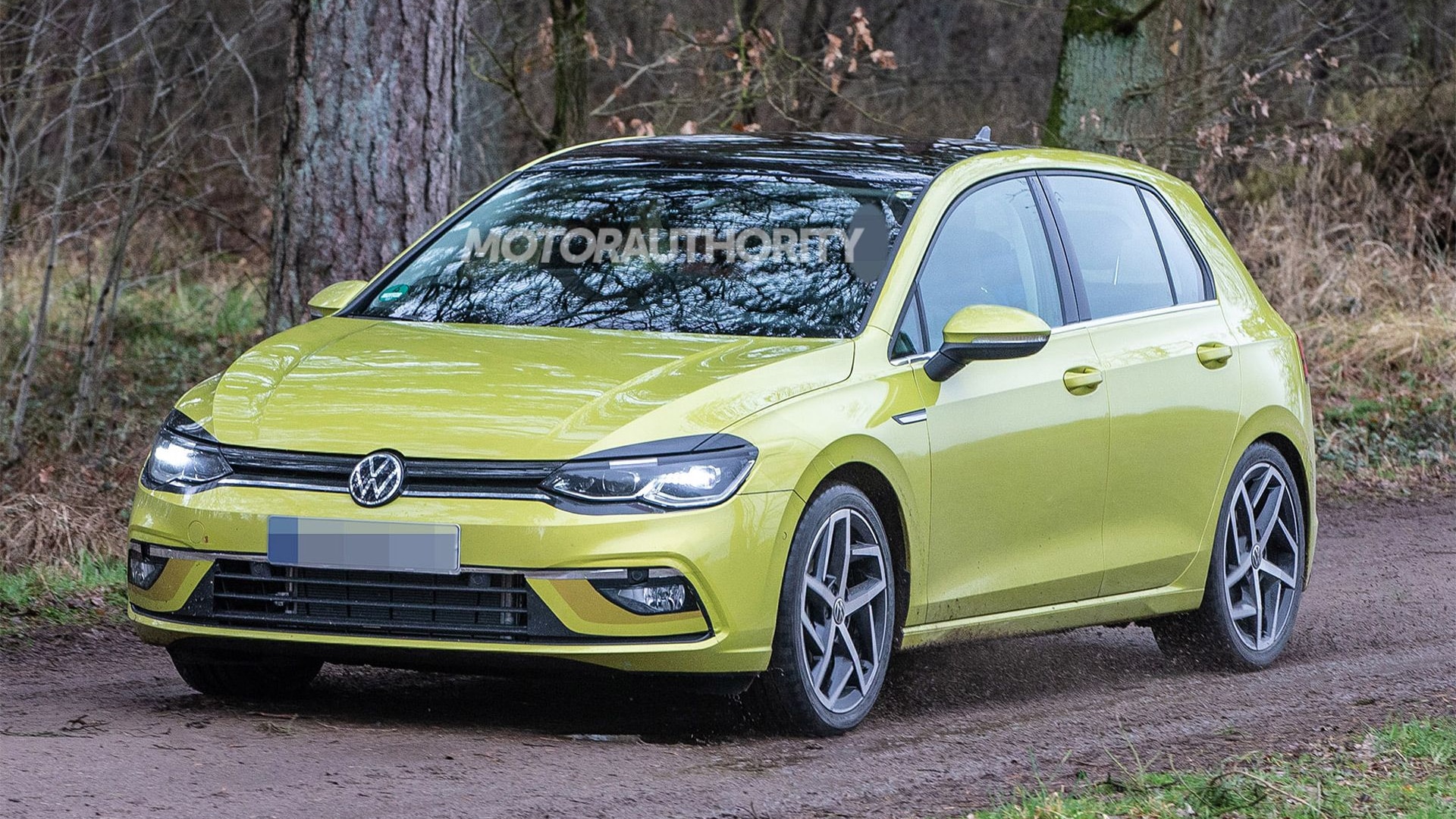 2020 Volkswagen Golf spy shots - Image via S. Baldauf/SB-Medien