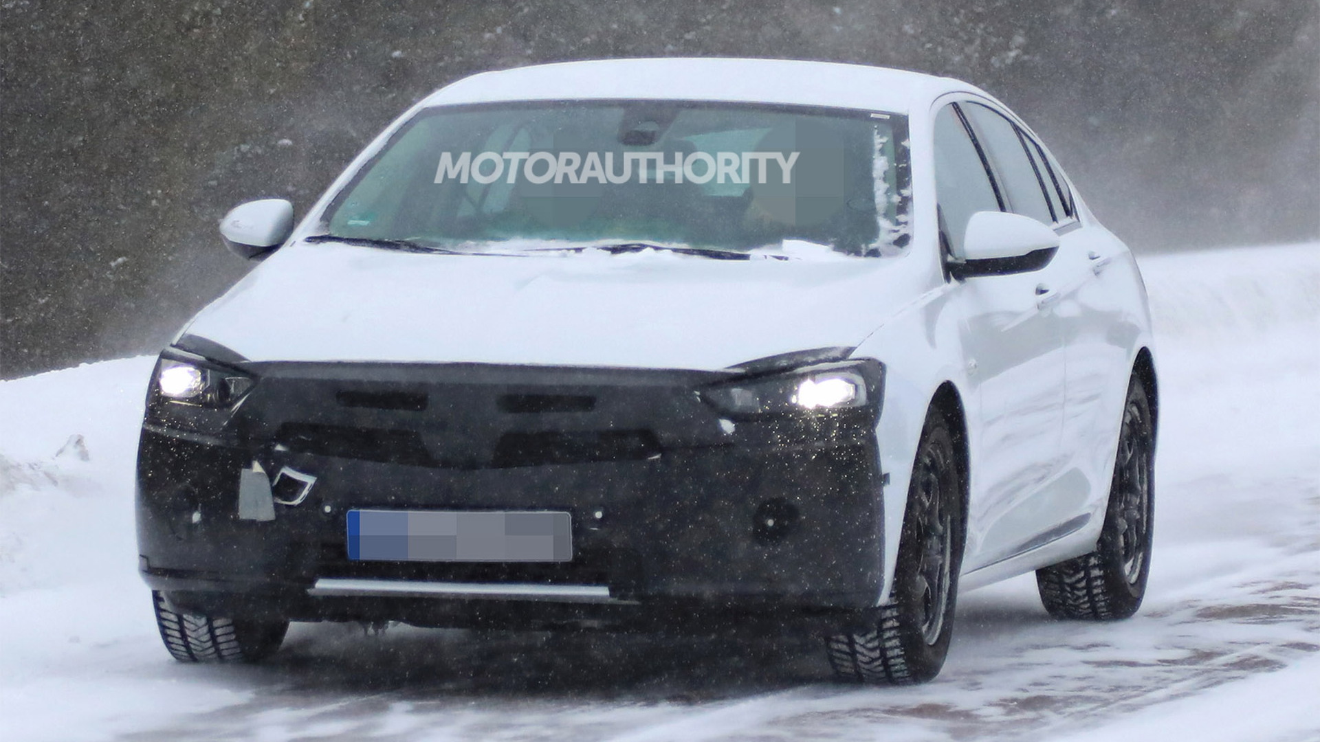 2020 Opel Insignia facelift spy shots - Image via S. Baldauf/SB-Medien