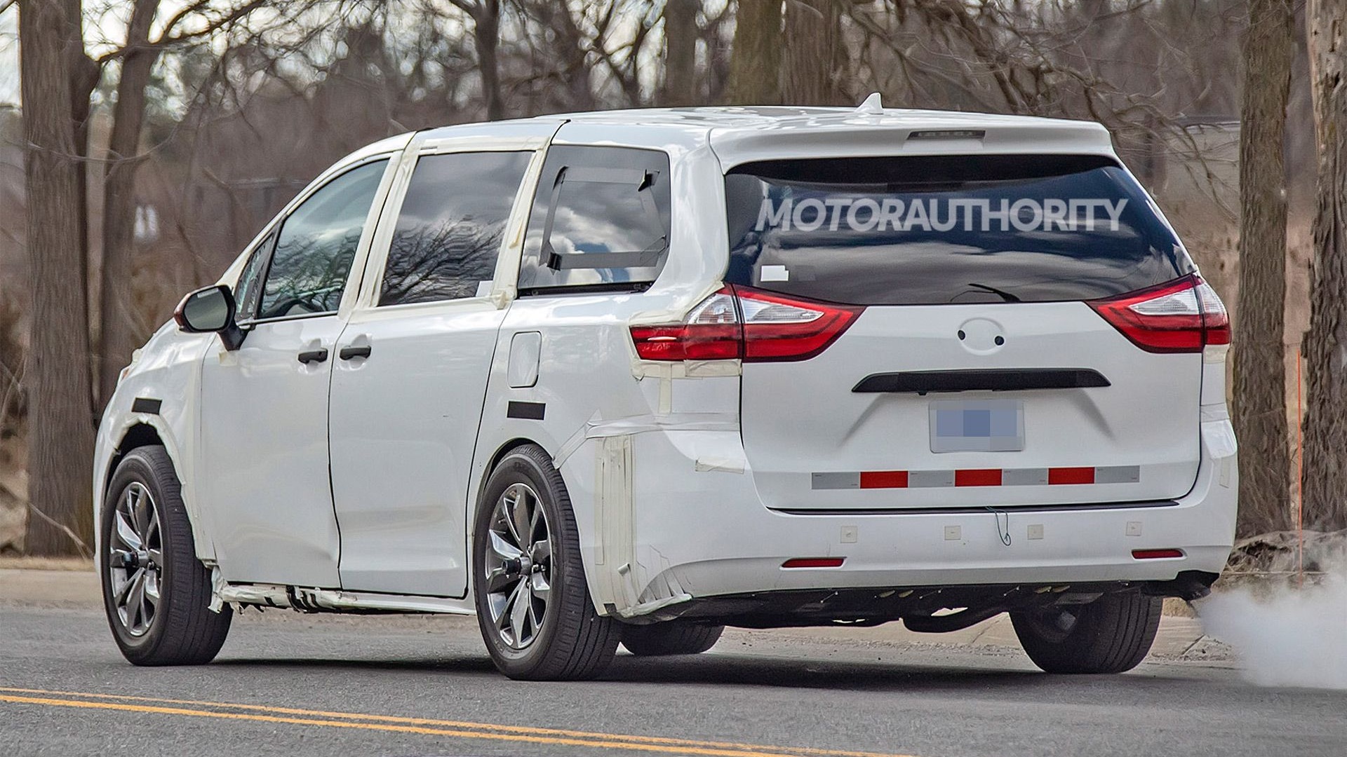 Toyota Sienna Hybrid >> 2021 Toyota Sienna Spy Shots Toyota Sienna Hybrid >> 2021 Toyota Sienna Spy Shots
