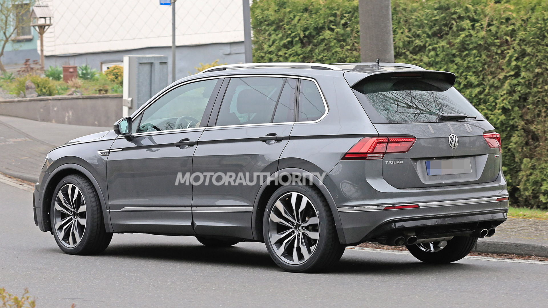 2021 volkswagen tiguan r spy shots