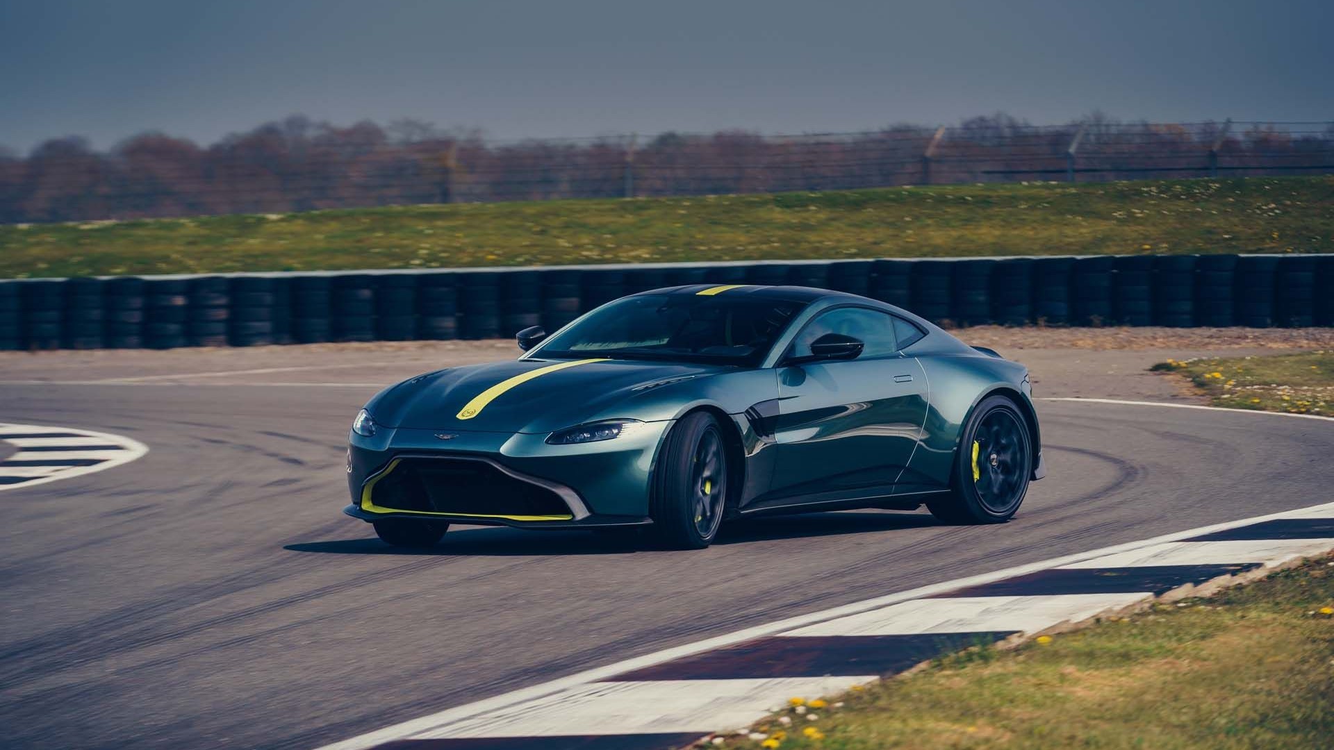 Aston Martin Vantage AMR