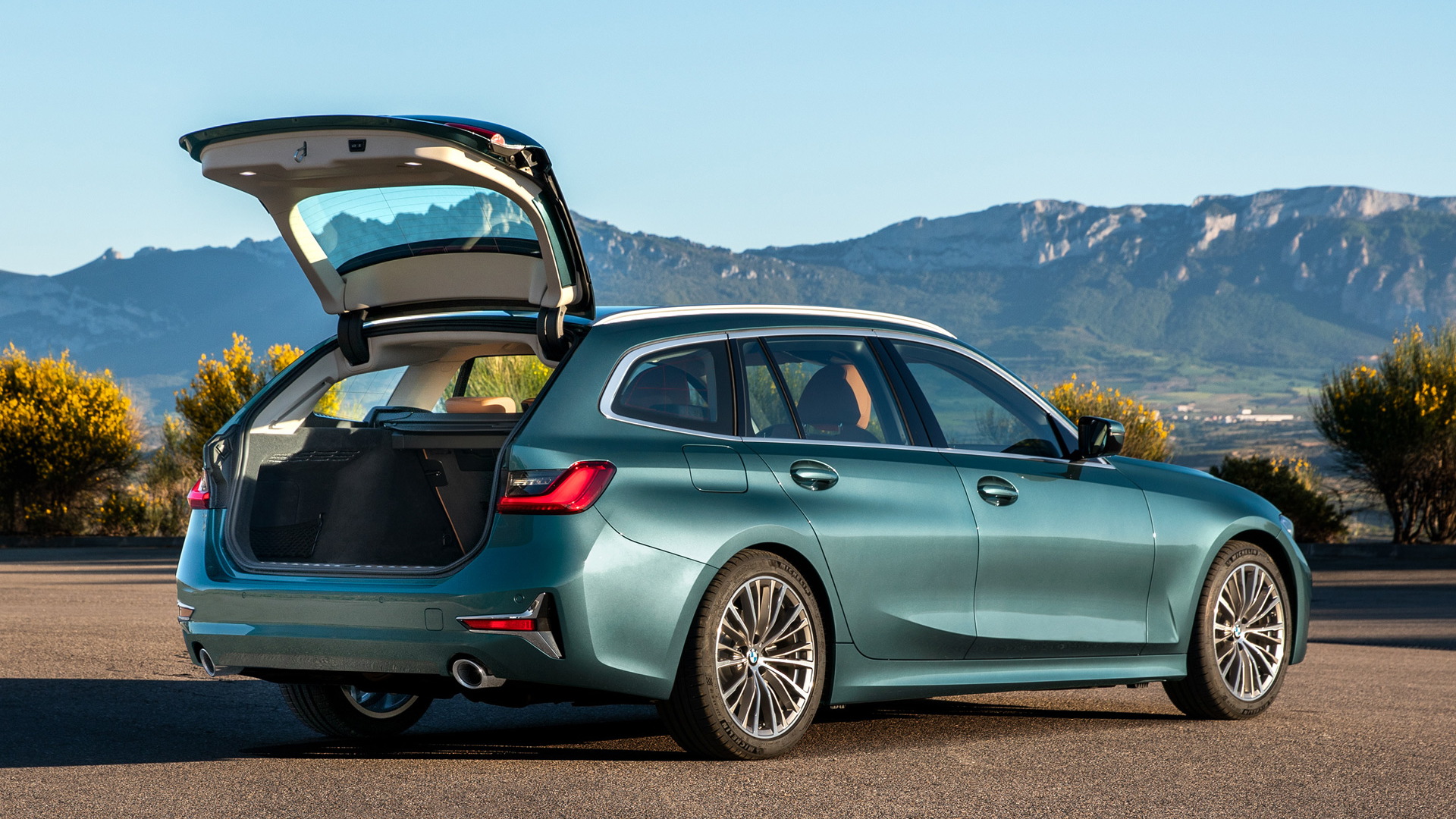 2020 BMW Sports Wagon revealed
