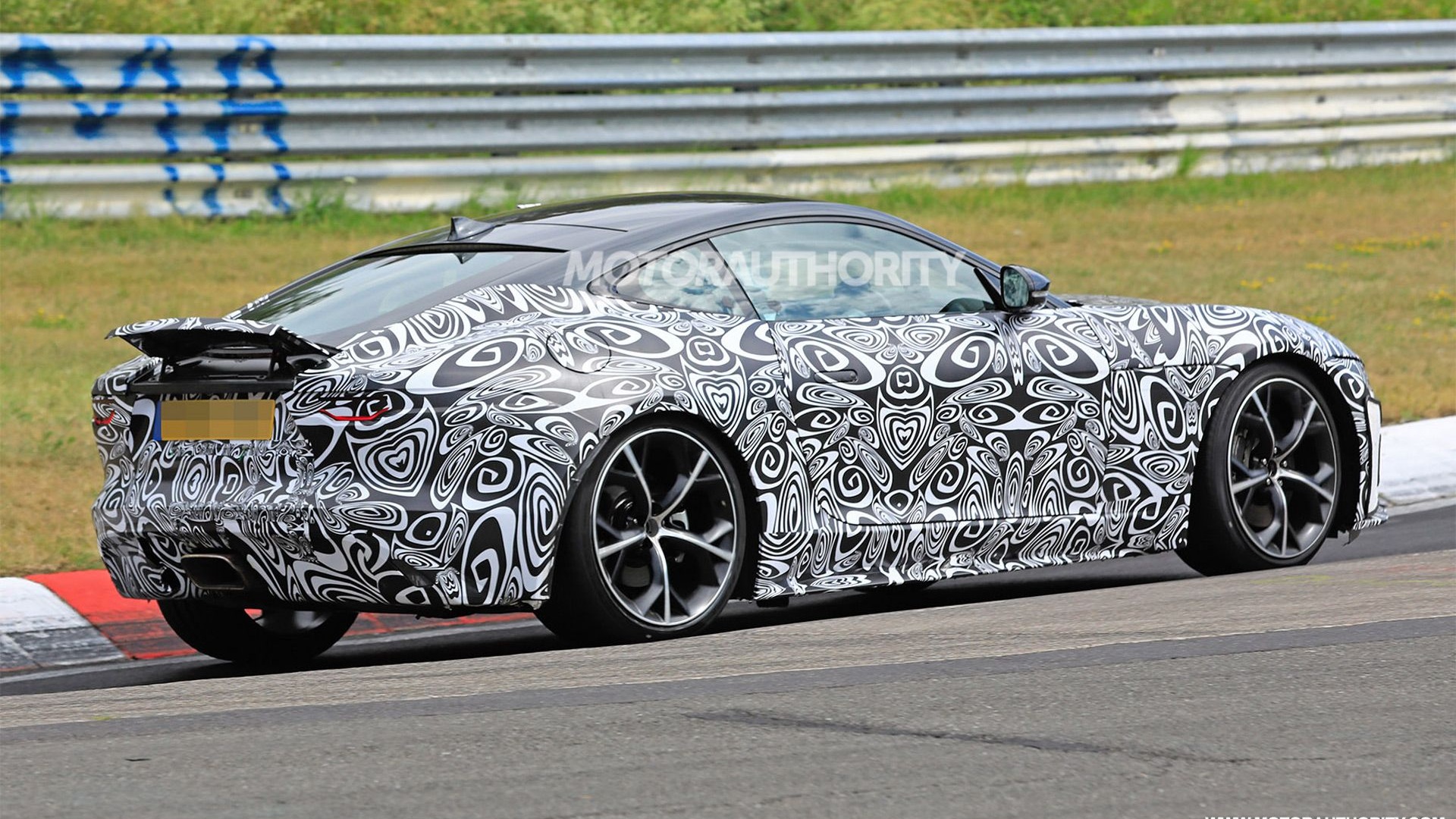 2021 Jaguar F-Type spy shots and video