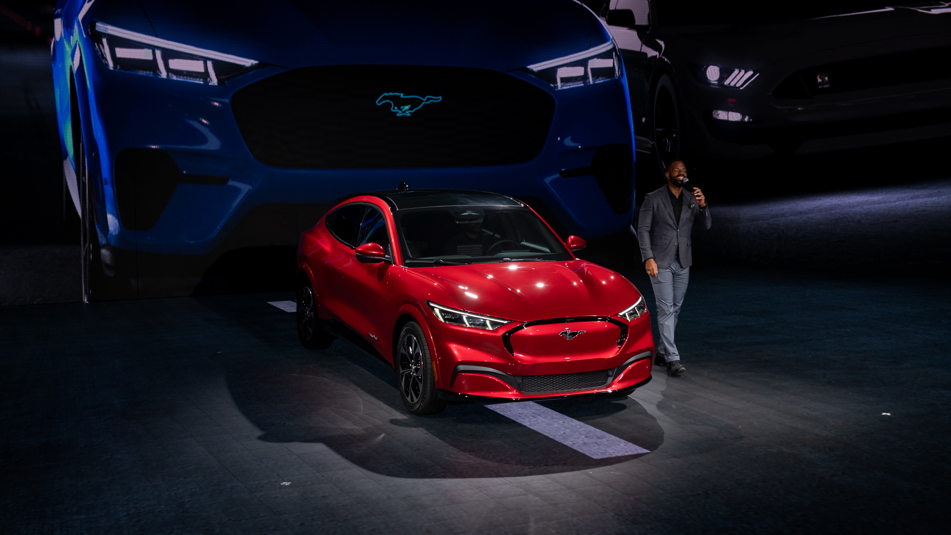 21 Ford Mustang Mach E Preview Electric Suv Targeting 300 Mile Range