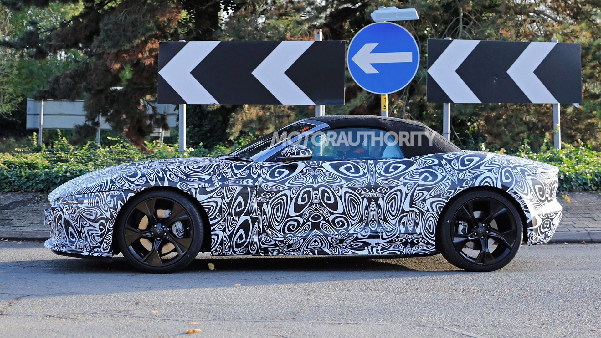 2021 Jaguar F-Type Convertible facelift spy shots - Photo credit: S. Baldauf/SB-Medien