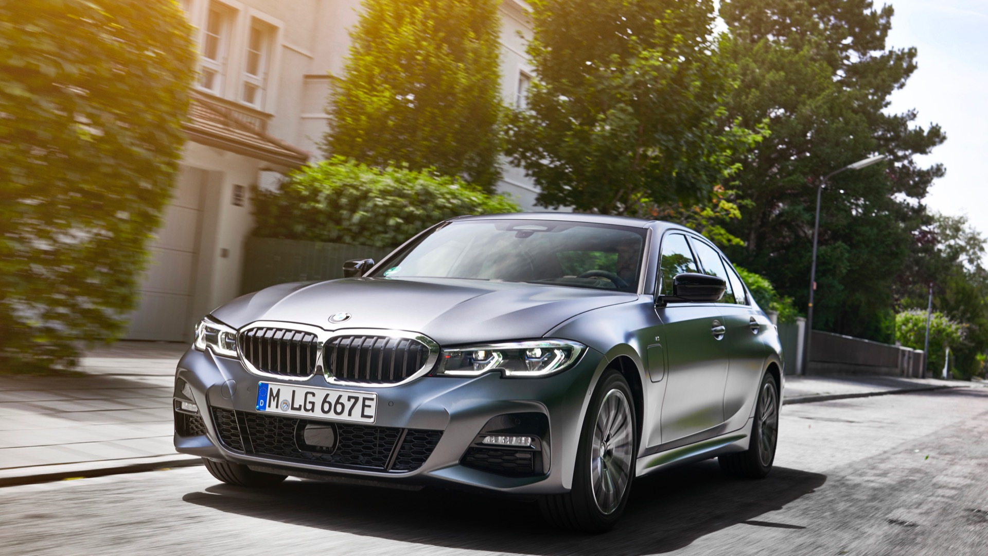 2021 BMW 3-Series plug-in hybrid gets electric range, new home-charging options
