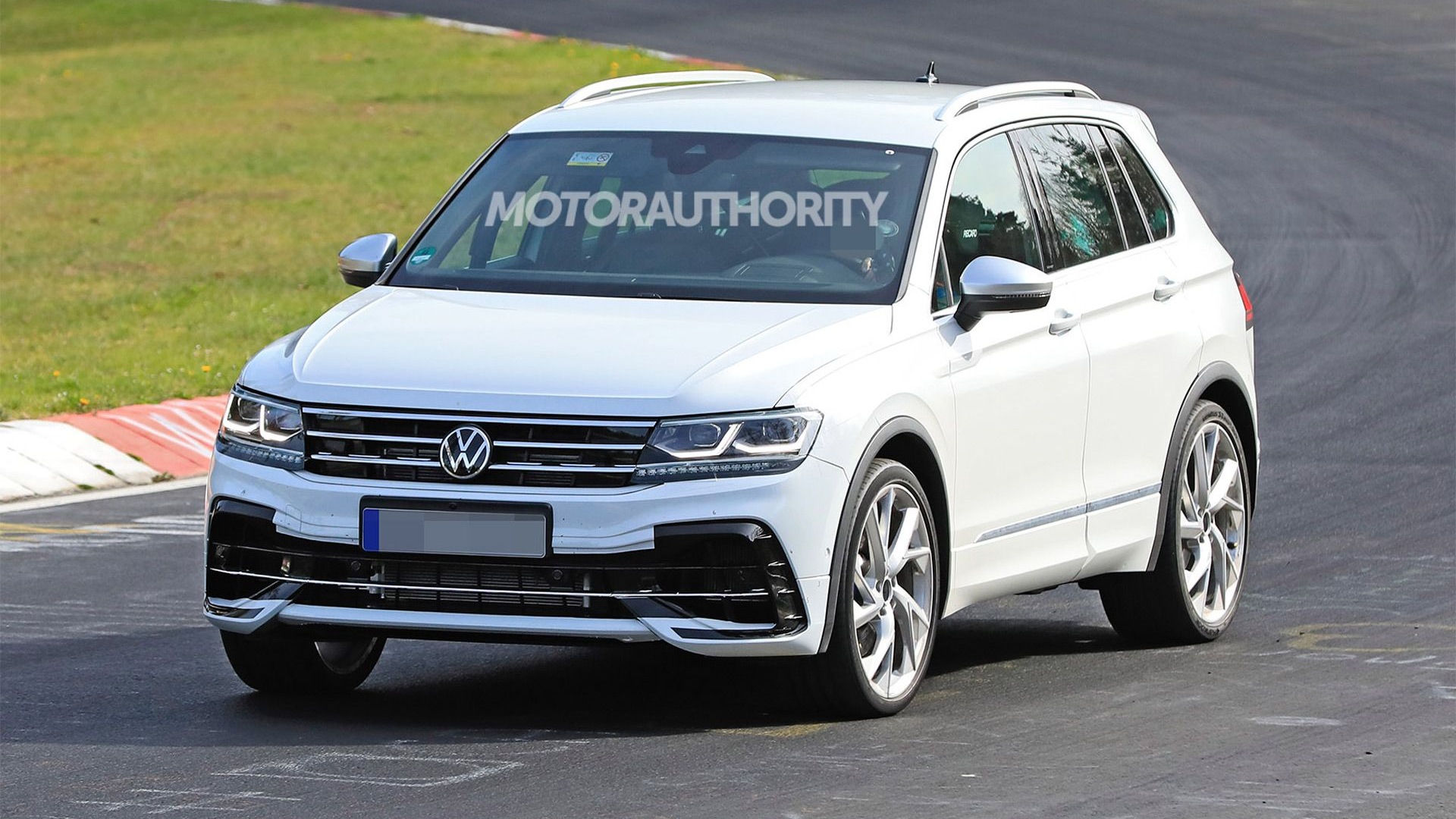 2021 Volkswagen Tiguan R spy shots - Photo credit: S. Baldauf/SB-Medien