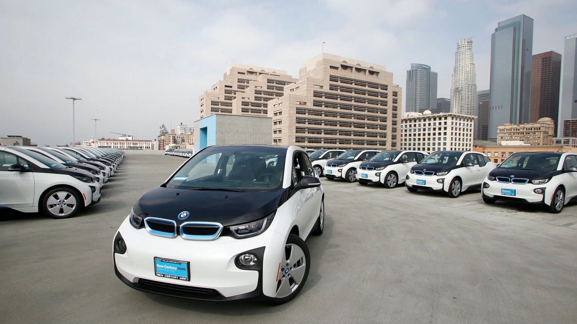 Los Angeles takes delivery of BMW i3 BEVs for LAPD use  -  2016