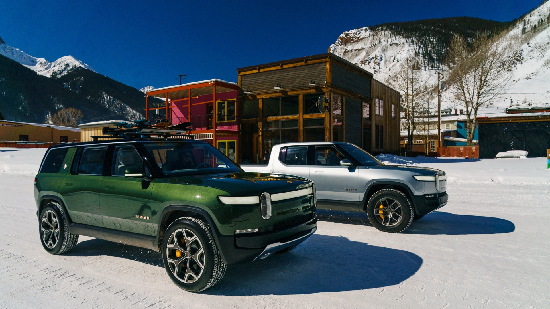 2022 Rivian R1T and R1S: Both electric trucks top 300 miles of EPA range