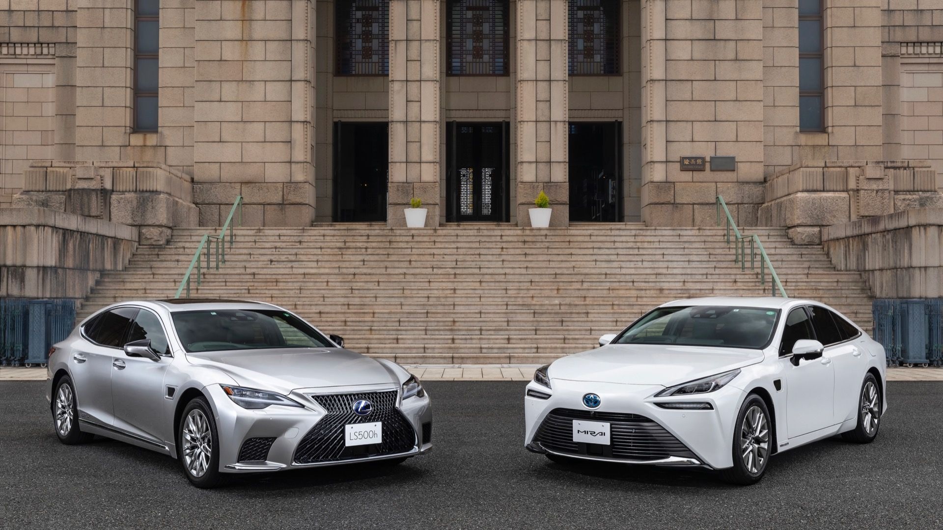 2022 Lexus LS 500h and 2022 Toyota Mirai with Teammate