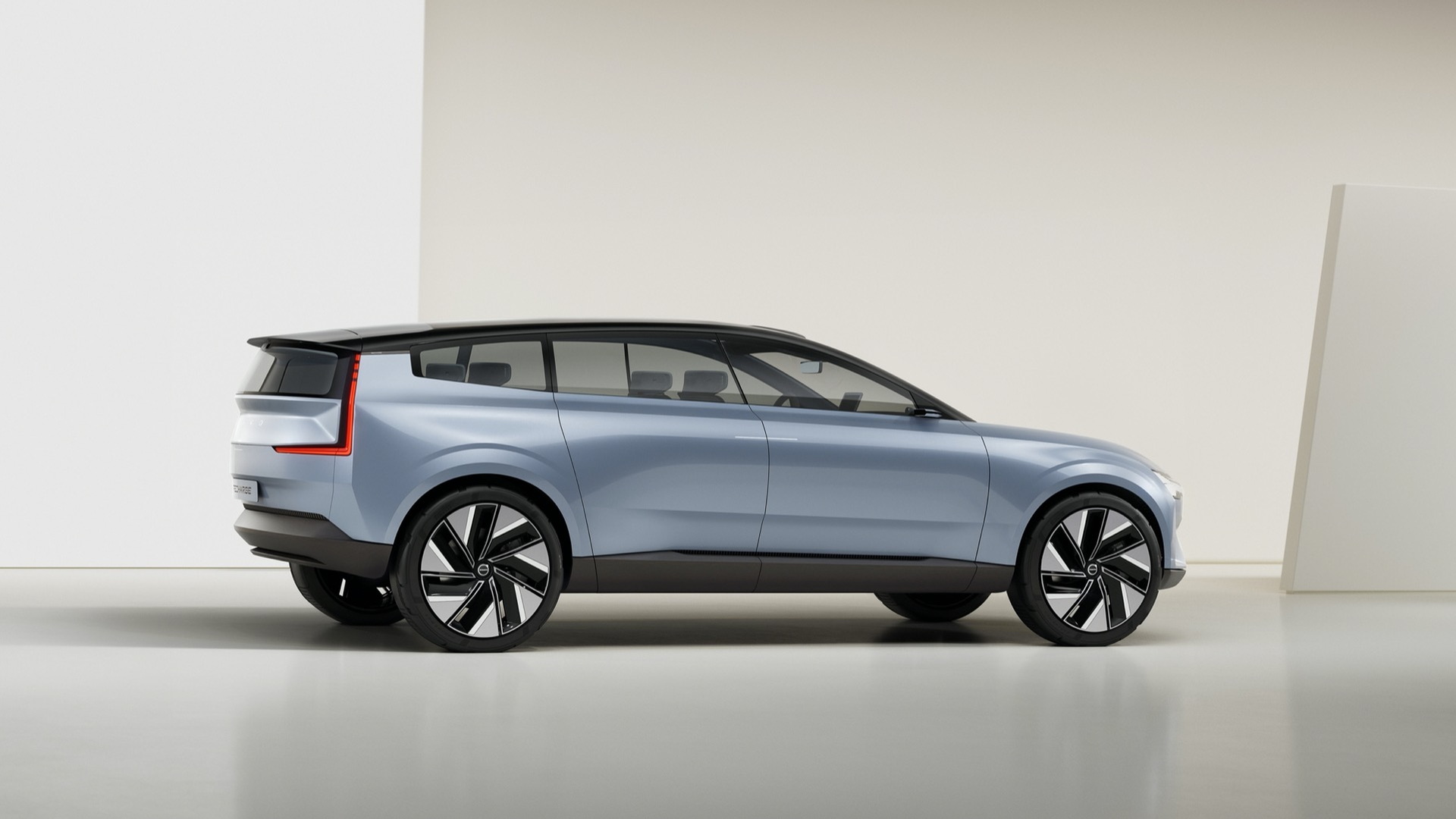 Volvo Cars Leads the Way in Sustainability and Innovation, Investing Heavily in Recharge Models and Autonomous Vehicles