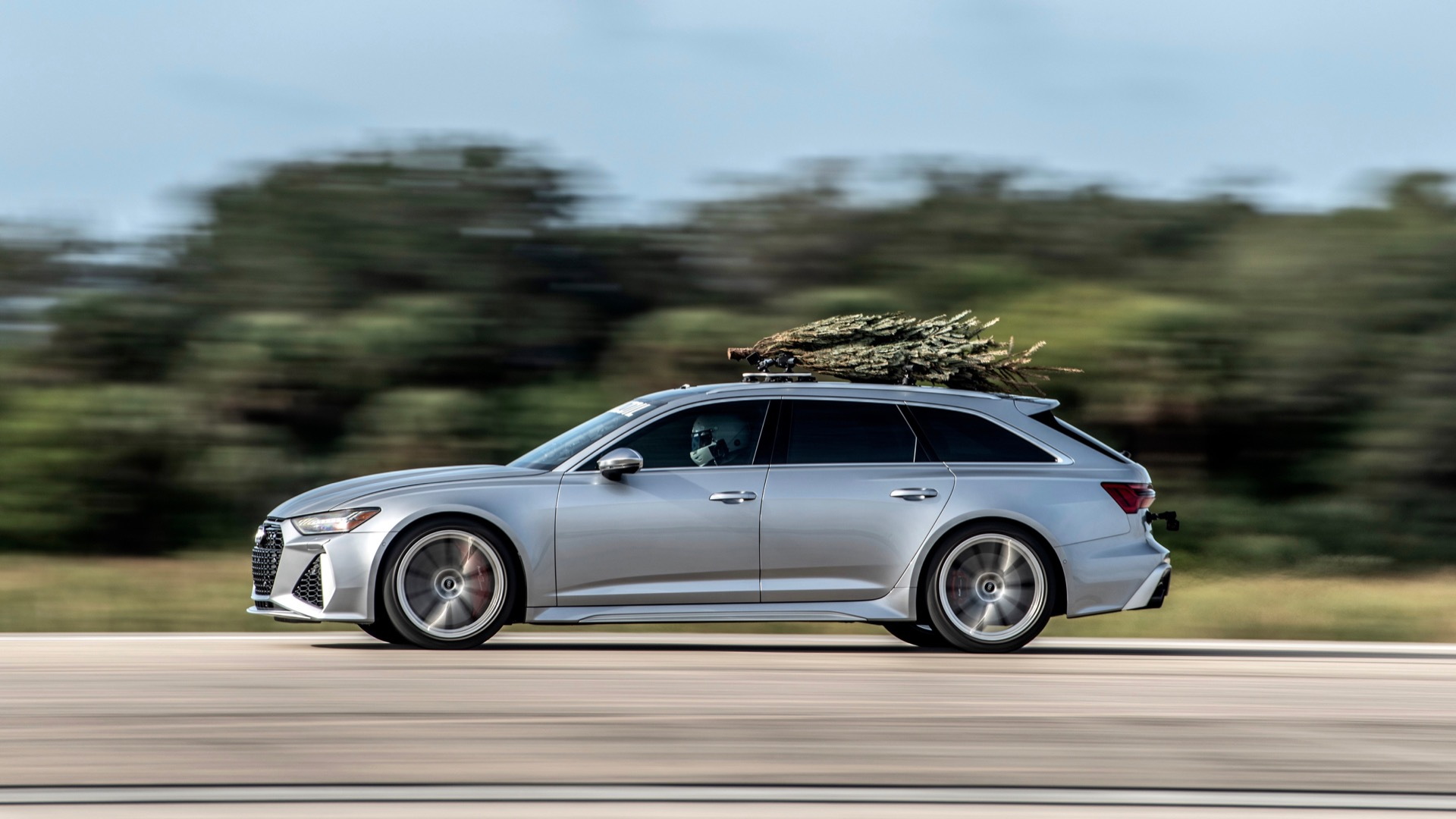Christmas tree reaches 183 mph strapped to a Hennessey-tuned Audi RS 6 Avant