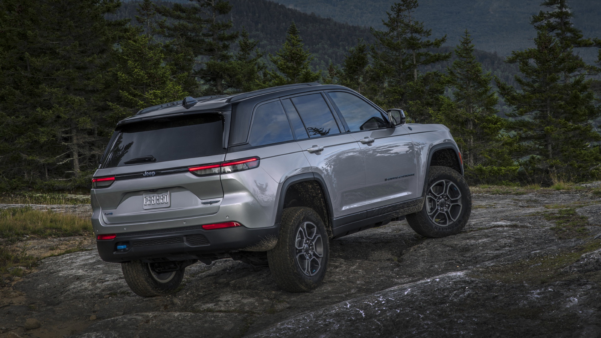 2022 Jeep Grand Cherokee 4xe Plug In Hybrid Goes 26 Miles On A Charge