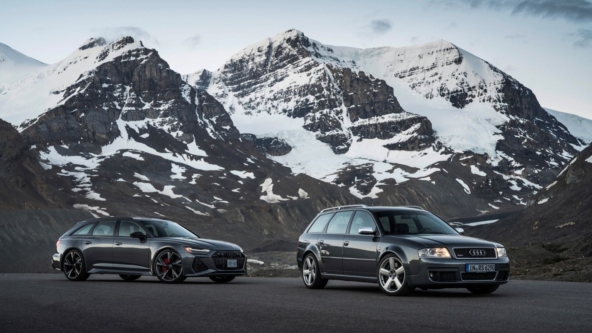 Audi RS 6 Avant C8 (left) and C5 (right)