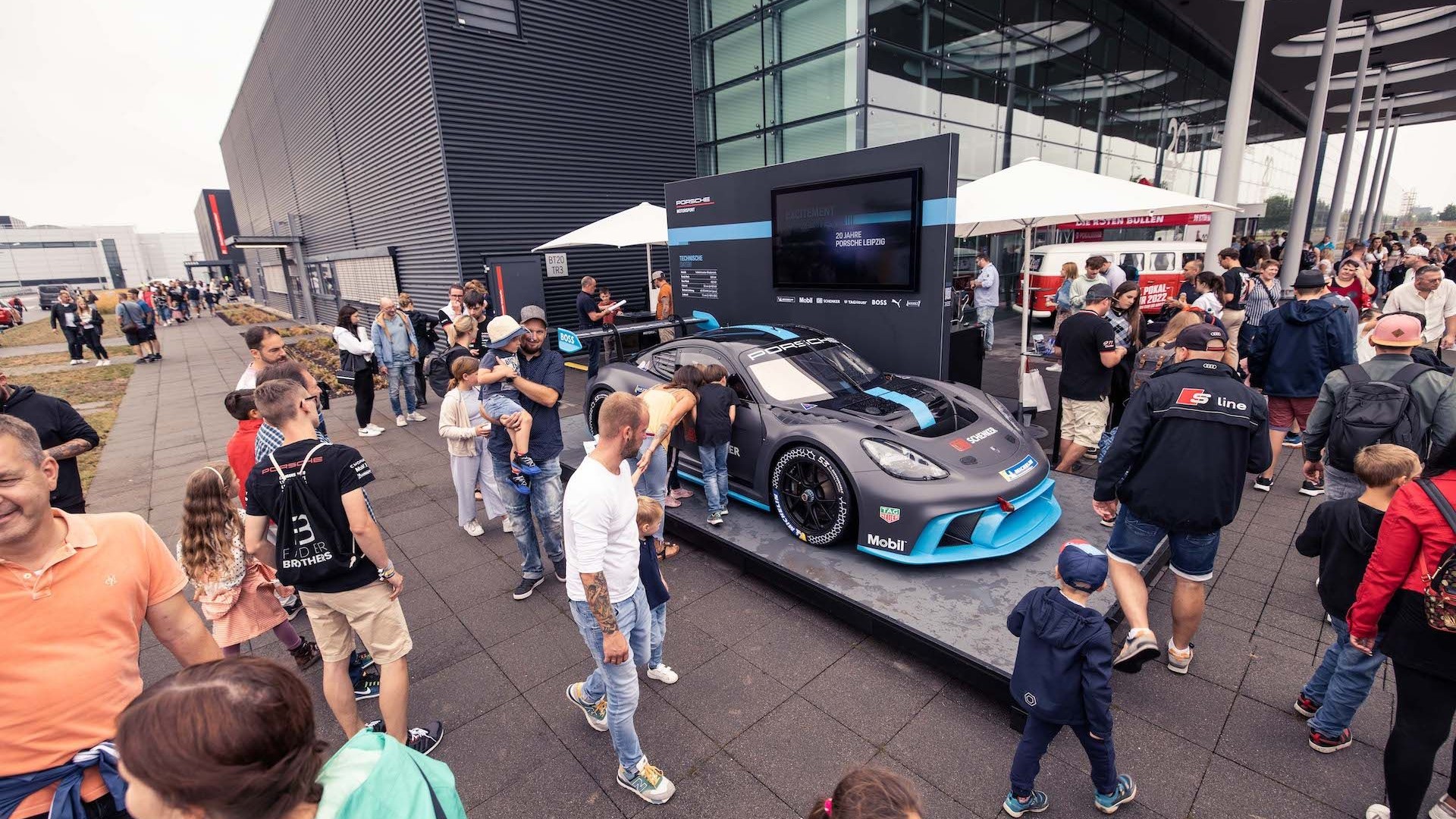 Porsche 918 Cayman GT4 e-Performance 