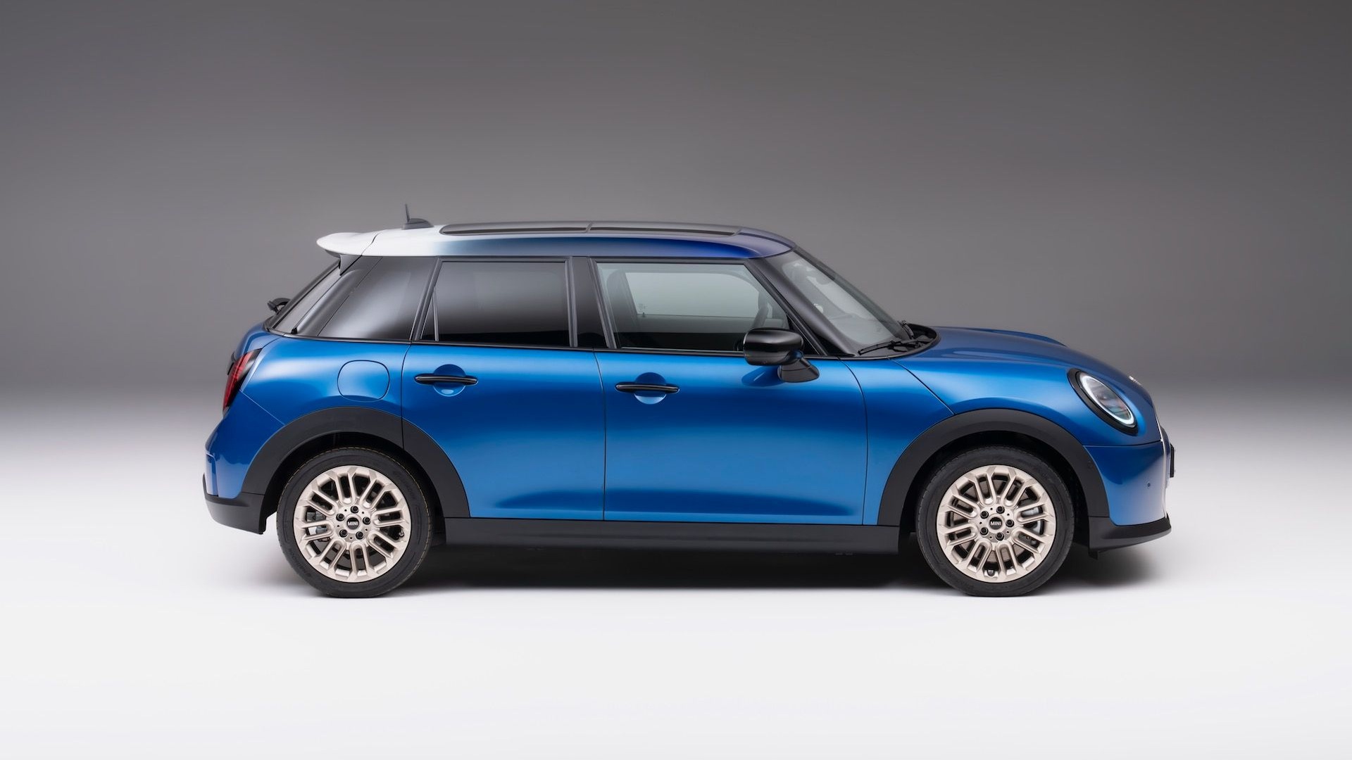 2025 Mini Cooper 4-Door debuts with gas engines