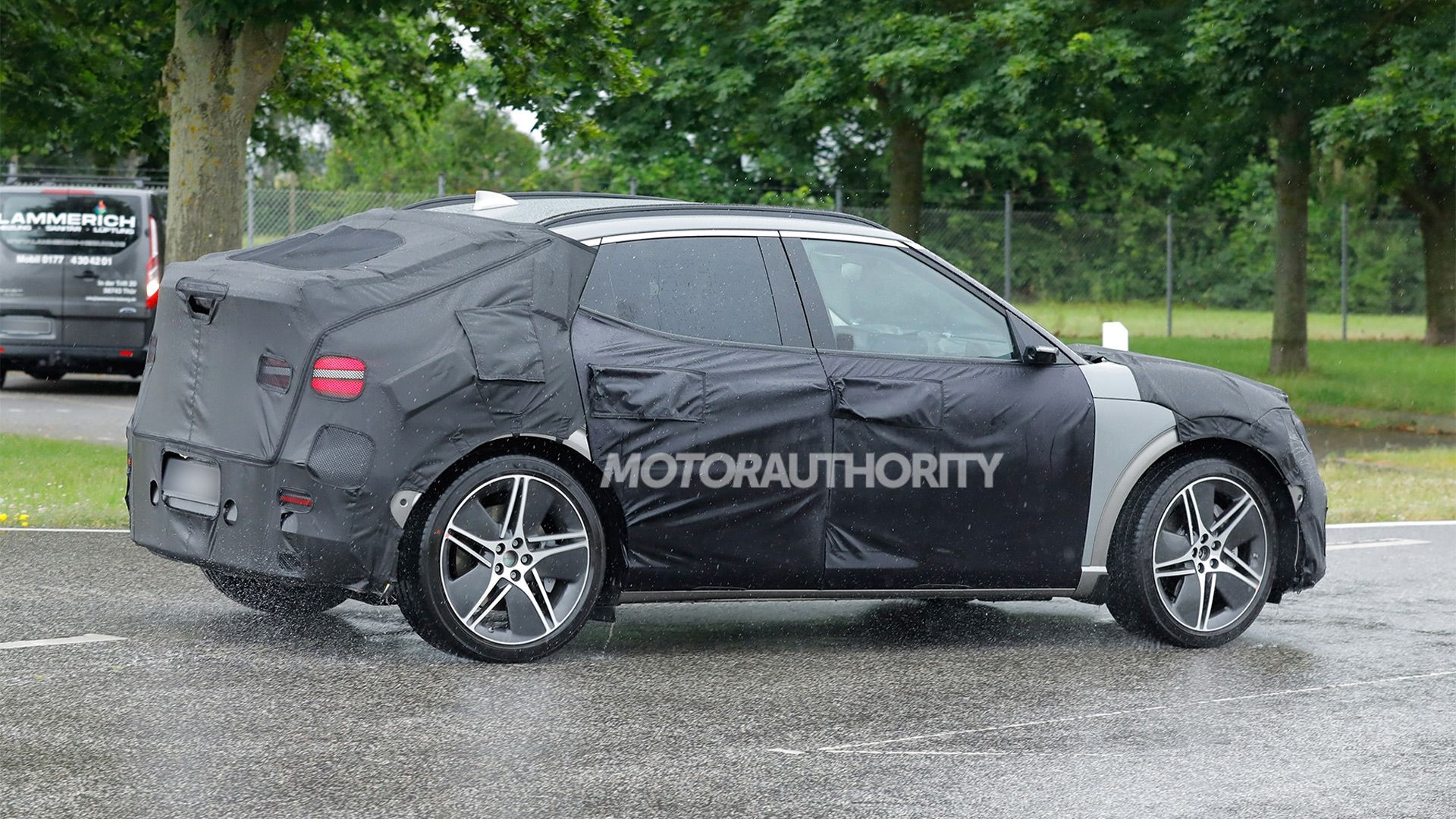  Foto zu 2026 Genesis GV60 spied with updates 