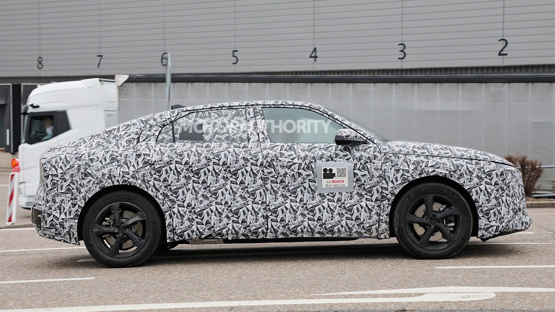 2025 DS 8 Crossback spy shots - Photo via Baldauf