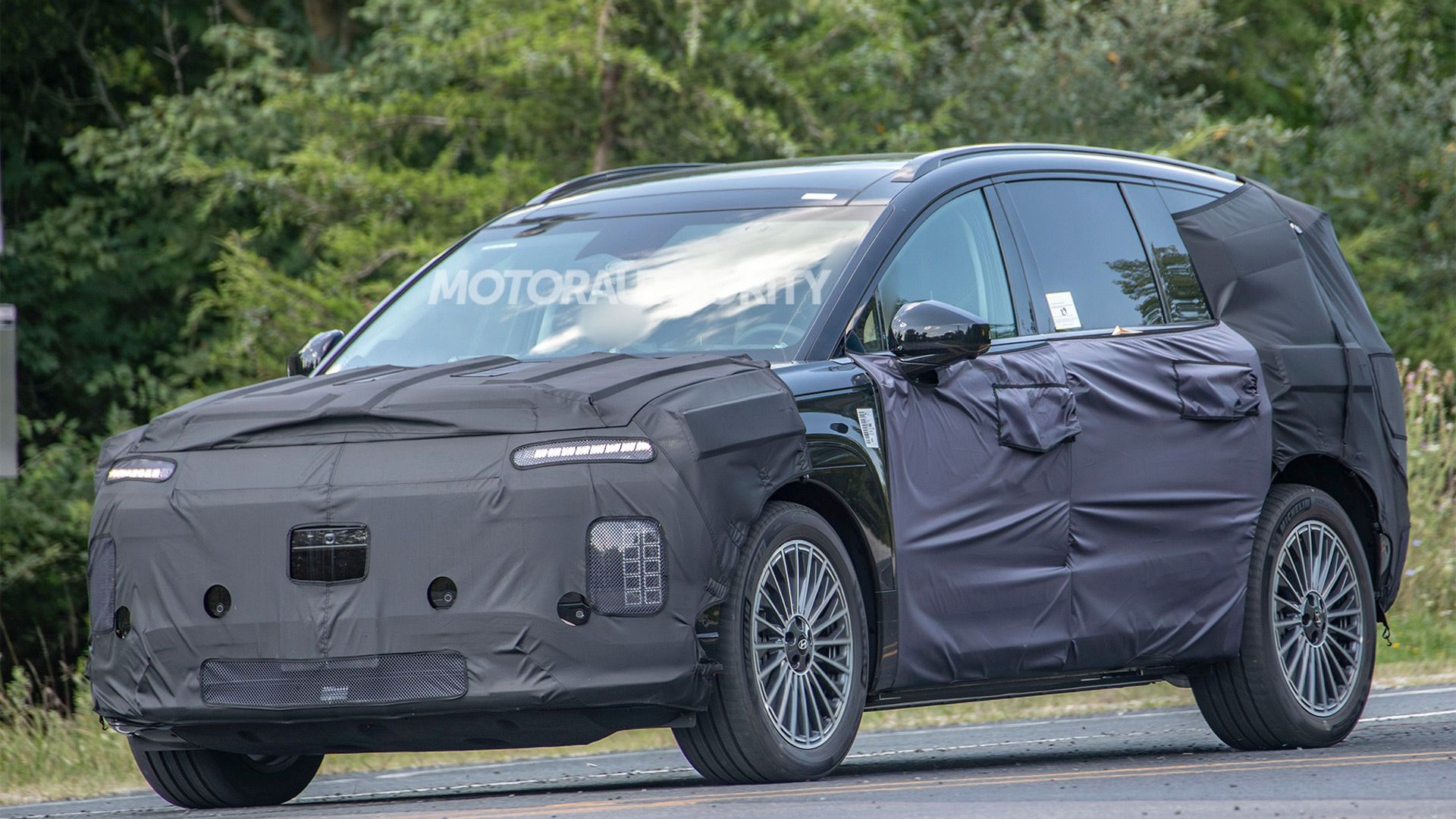 2025 Hyundai Ioniq 9 spy shots - Photo via Baldauf