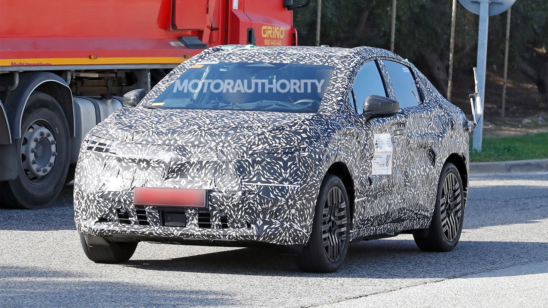 2026 Nissan Leaf spy shots - Photo via Baldauf