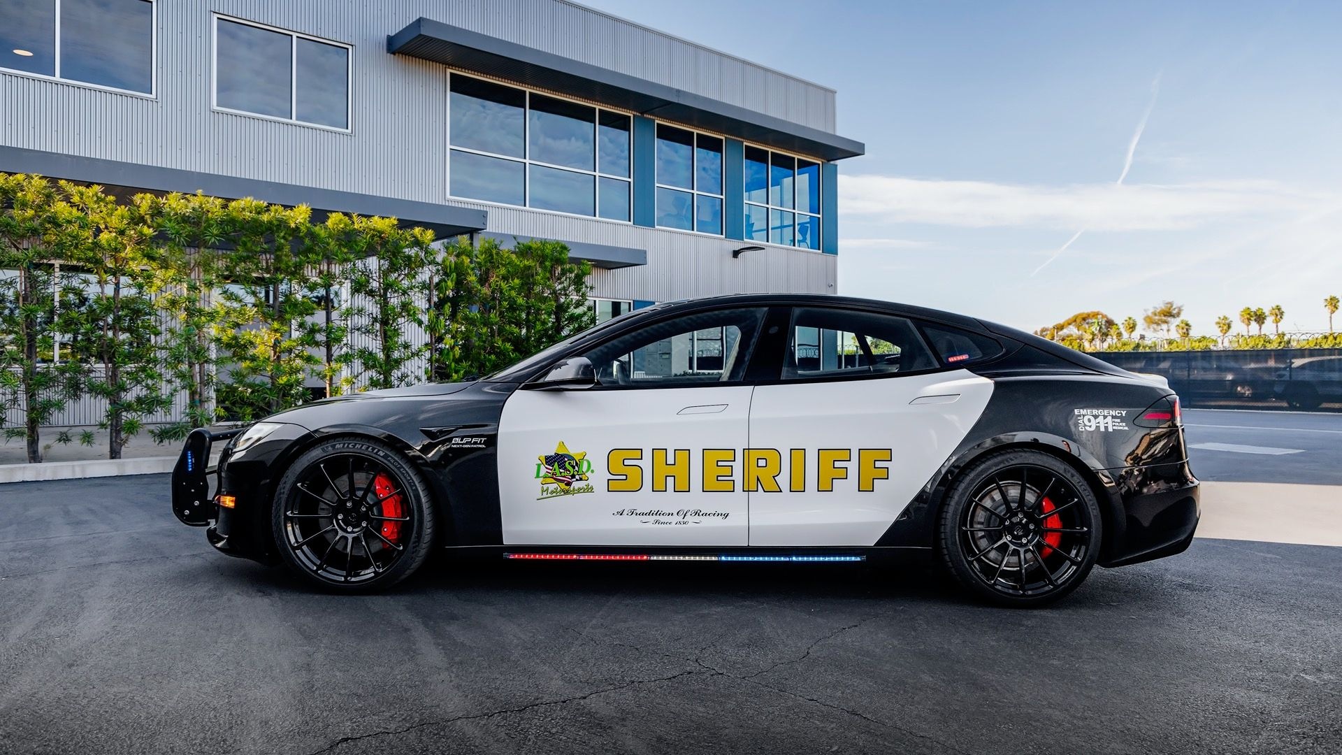 Tesla Model S Plaid reports for police duty