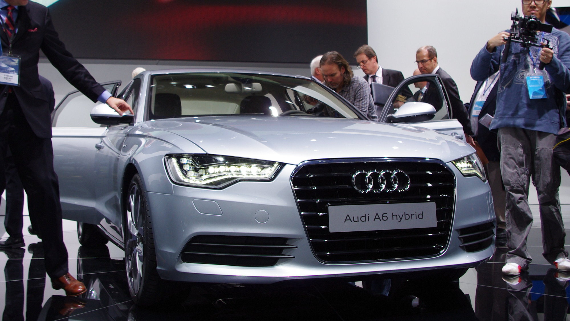 Audi A6 Hybrid:  Center of Attention