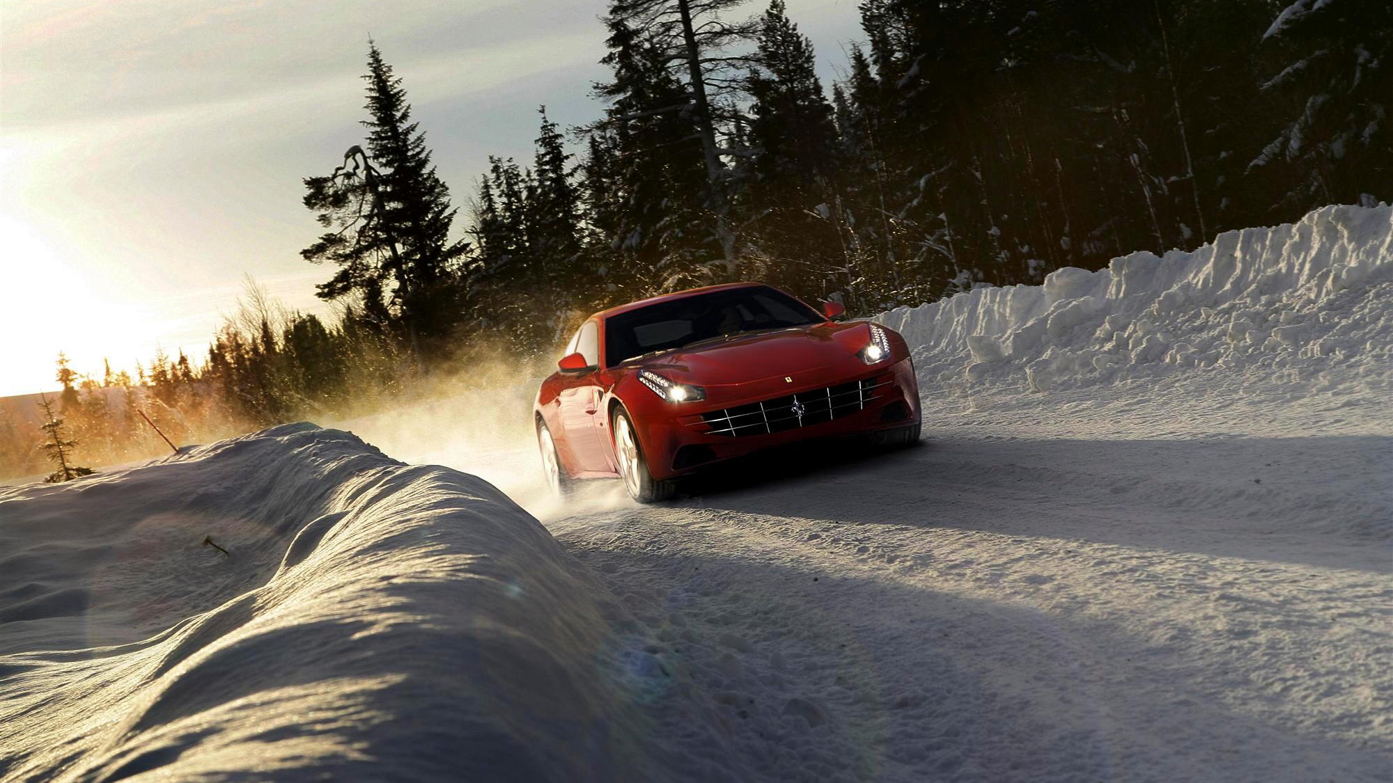 Ferrari FF plays in the snow