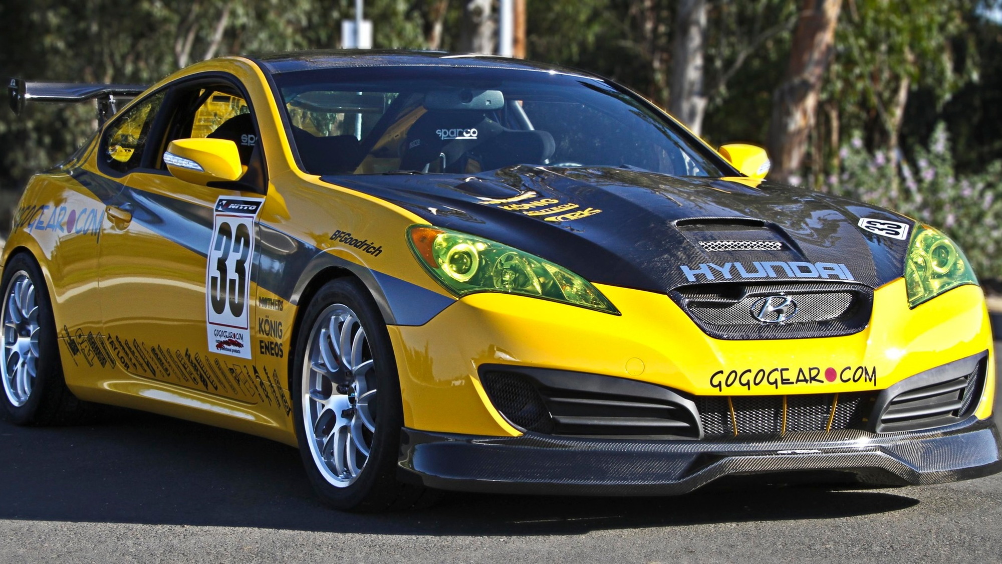 Gogogear Hyundai Genesis Coupe race car
