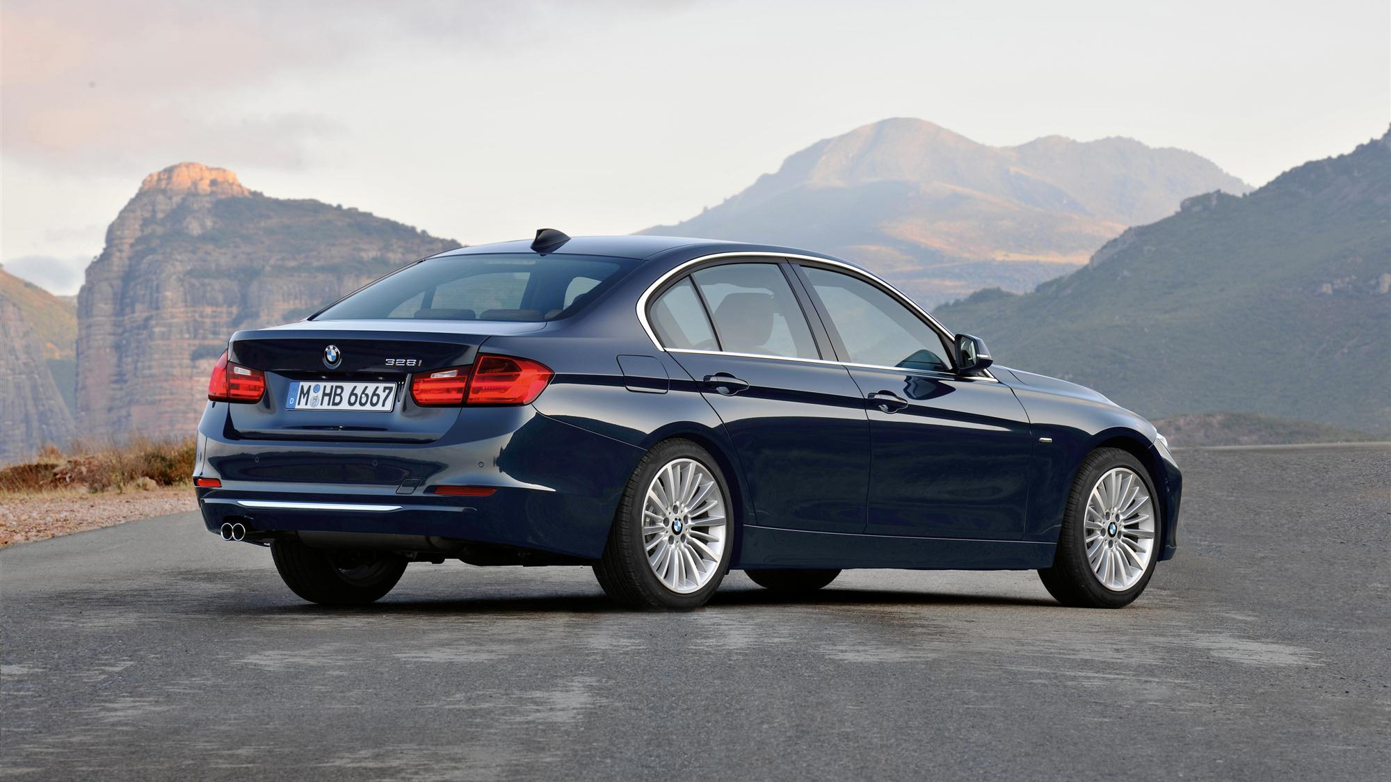 購入・価格比較 BMW 3 series F30 2013-2015 リア コンソール カバー