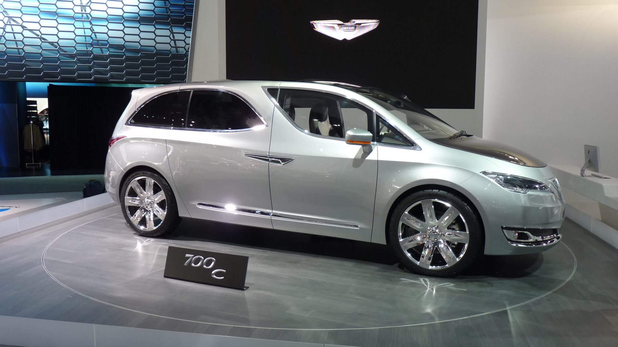 Chrysler 700C Concept  -  2012 Detroit Auto Show