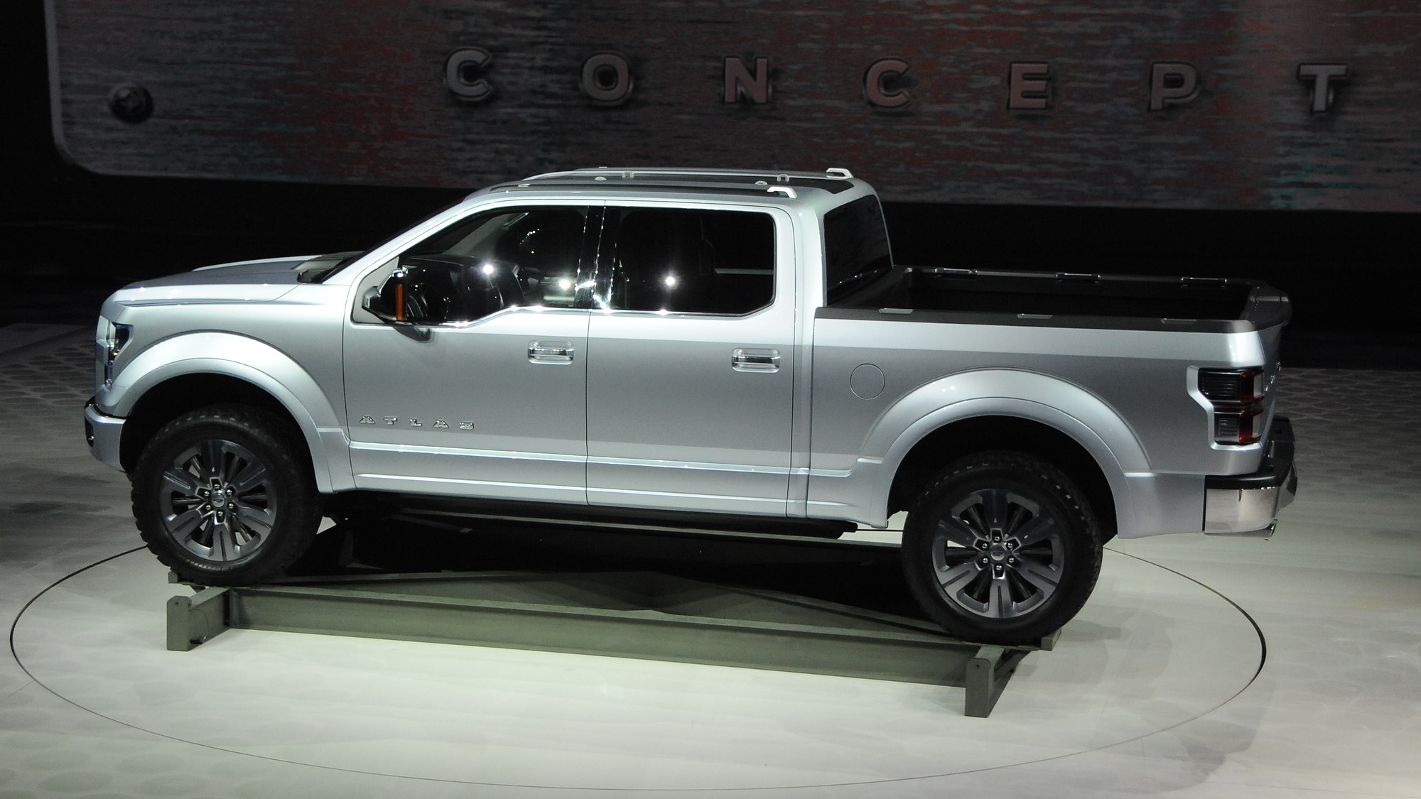 Ford Atlas Concept revealed at 2013 Detroit Auto Show