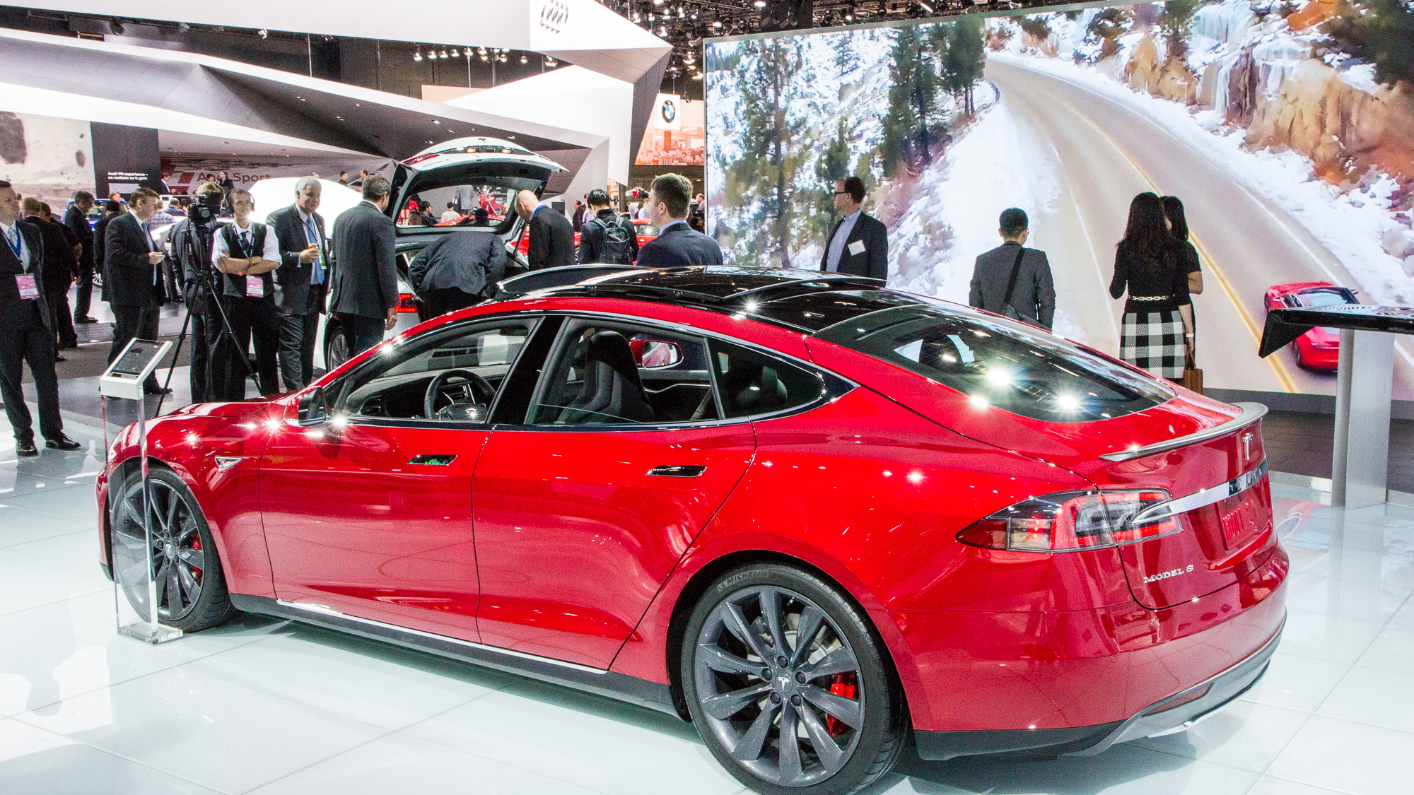 Tesla Model S P85D, 2015 Detroit Auto Show