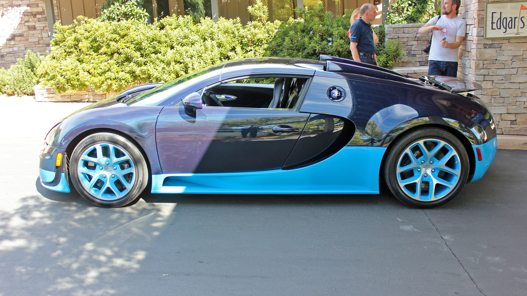 Bugatti Veyron Grand Sport Vitesse - Image via Manuel Carrillo III