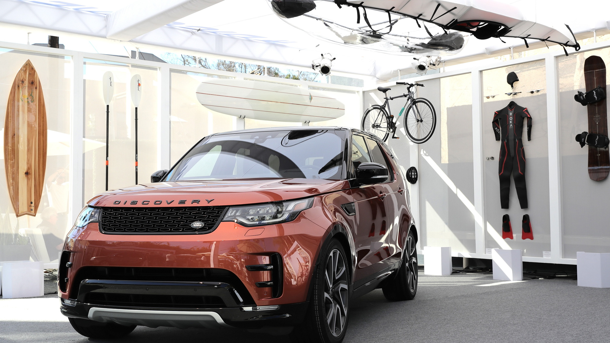 2017 Land Rover Discovery makes US debut in Venice