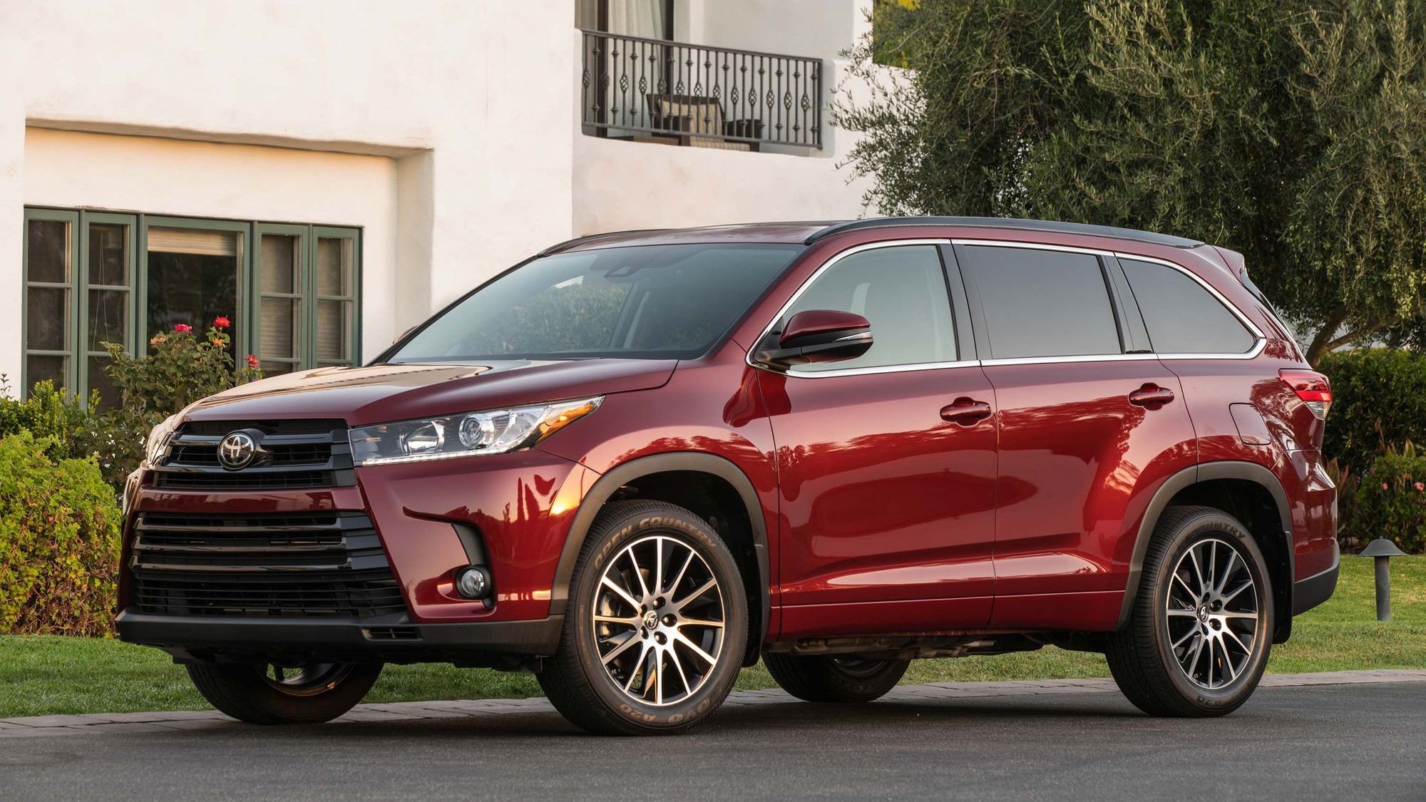 toyota reveals bigger, bolder 2020 highlander