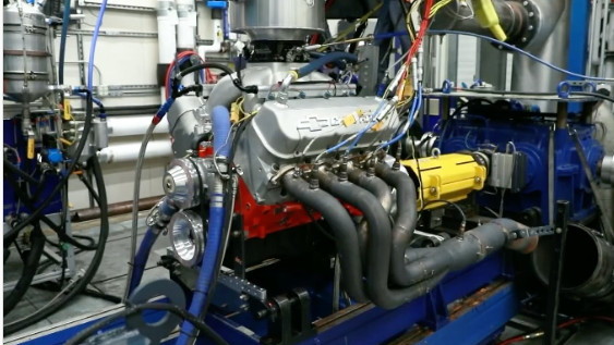 Chevrolet Performance ZZ632/1000 V-8 crate engine on dyno