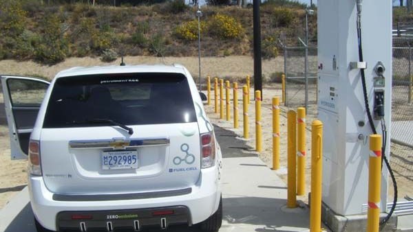 Chevrolet Equinox Fuel Cell vehicle at Camp Pendleton hydrogen fueling station, photo by Joe Tash