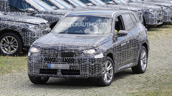 2025 BMW X3 plug-in hybrid spy shots: Electrified crossover spotted