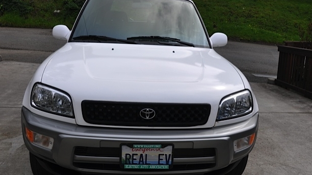 2002 Toyota RAV4 EV on eBay. Image: Plug In America
