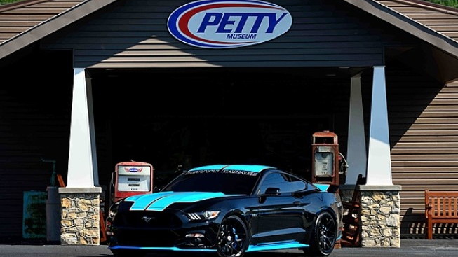 Petty's Garage 2015 Ford Mustang